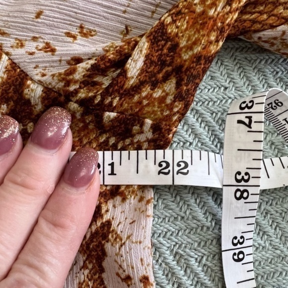 Rachel Zoe Button Down Snake Skin Pattern Top - Picture 12 of 12